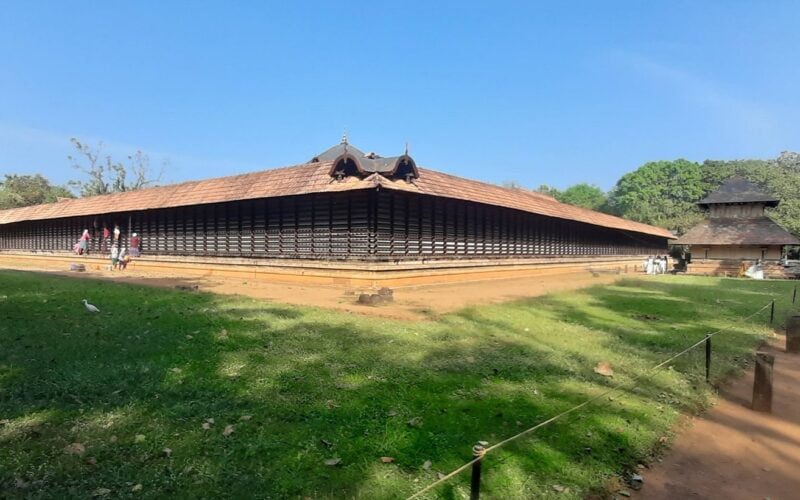 Thrissur Vadakkumnathan Temple by Ravindra Joisa